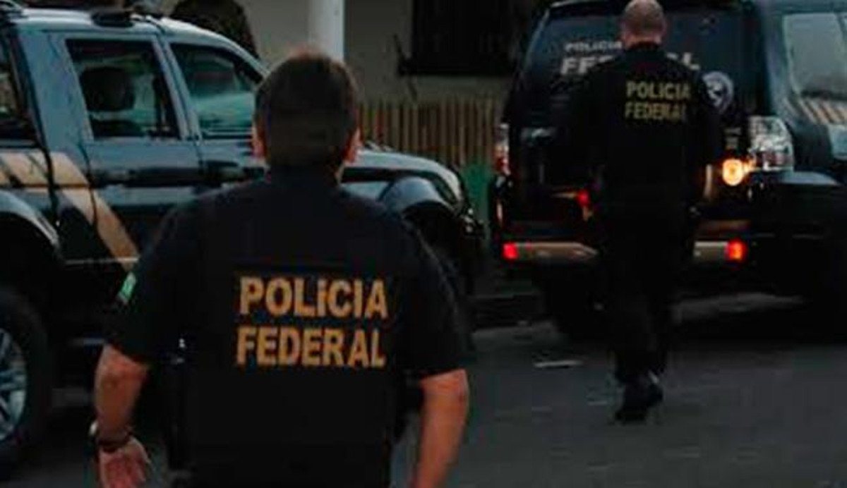 Em conjunto com o Ministério do Trabalho, a Polícia Federal (PF) deflagrou uma operação na manhã desta terça-feira (6) em diversas cidades de Minas Gerais, Bahia e São Paulo, contra a seita religiosa “Comunidade Evangélica Jesus, a Verdade que Marca”; alvo de duas outras operações da PF, a seita é acusada de redução de pessoas à condição análoga à de escravo, tráfico de pessoas, estelionato, organização criminosa, falsidade ideológica e lavagem de dinheiro (Foto: Charles Nisz) Em conjunto com o Ministério do Trabalho, a Polícia Federal (PF) deflagrou uma operação na manhã desta terça-feira (6) em diversas cidades de Minas Gerais, Bahia e São Paulo, contra a seita religiosa “Comunidade Evangélica Jesus, a Verdade que Marca”; alvo de duas outras operações da PF, a seita é acusada de redução de pessoas à condição análoga à de escravo, tráfico de pessoas, estelionato, organização criminosa, falsidade ideológica e lavagem de dinheiro