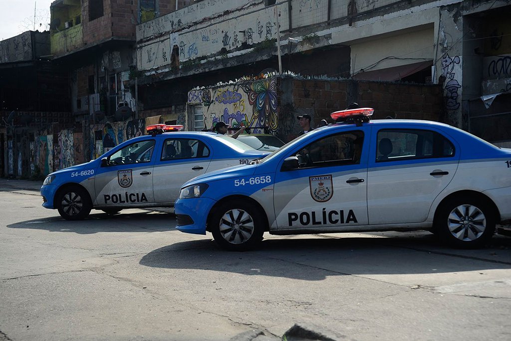 O tenente Jeovany Carvalho de Andrade Brito, de 29 anos, morreu em Arraial do Cabo, na Região dos Lagos; ele foi o oitavo PM assassinado neste ano no estado do Rio; de acordo com a Polícia Militar, Jeovany acompanhava um grupamento de policiais do Batalhão de Cabo Frio (25º BPM) em um patrulhamento na comunidade da Coca Cola, quando começou um tiroteio entre os agentes e criminosos armados (Foto: Leonardo Lucena) O tenente Jeovany Carvalho de Andrade Brito, de 29 anos, morreu em Arraial do Cabo, na Região dos Lagos; ele foi o oitavo PM assassinado neste ano no estado do Rio; de acordo com a Polícia Militar, Jeovany acompanhava um grupamento de policiais do Batalhão de Cabo Frio (25º BPM) em um patrulhamento na comunidade da Coca Cola, quando começou um tiroteio entre os agentes e criminosos armados