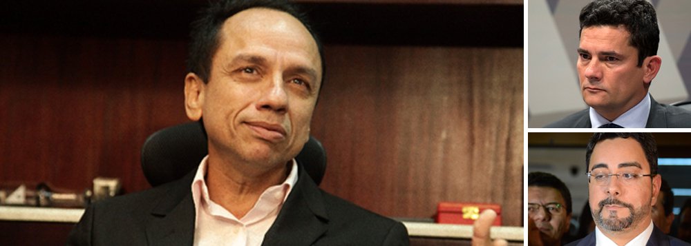 O juiz Carlos Roberto Gomes de Oliveira Paula, do Tribunal de Justiça do Maranhão (TJ-MA), dá exemplo a milhares de juízes do País ao recusar, desde novembro, receber auxílio-moradia de R$ 4,3 mil e outros penduricalhos; além disso, o magistrado já formalizou a devolução ao Judiciário do que recebeu; "Devolver esse dinheiro e abrir mão dos auxílios que eu recebia me deixou bem e completamente em paz com a minha consciência. Sempre me incomodei e sempre me senti constrangido em receber esse dinheiro, mas não tive coragem de abrir mão antes", relatou
(Foto: Aquiles Lins) O juiz Carlos Roberto Gomes de Oliveira Paula, do Tribunal de Justiça do Maranhão (TJ-MA), dá exemplo a milhares de juízes do País ao recusar, desde novembro, receber auxílio-moradia de R$ 4,3 mil e outros penduricalhos; além disso, o magistrado já formalizou a devolução ao Judiciário do que recebeu; "Devolver esse dinheiro e abrir mão dos auxílios que eu recebia me deixou bem e completamente em paz com a minha consciência. Sempre me incomodei e sempre me senti constrangido em receber esse dinheiro, mas não tive coragem de abrir mão antes", relatou
