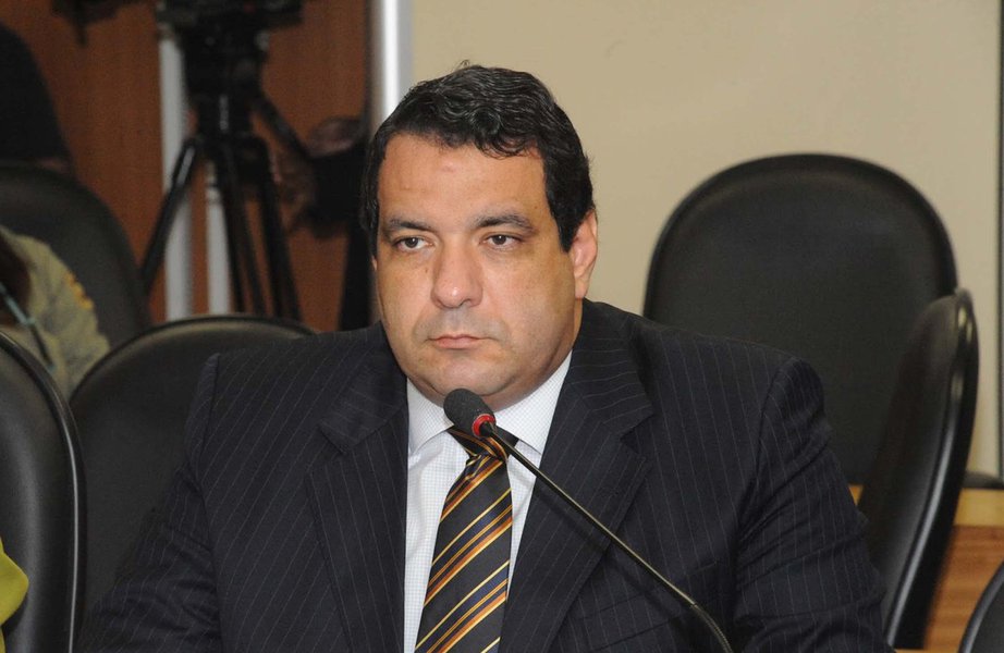 O deputado estadual Alan Sanches (DEM) pede que o governador Rui Costa (PT) priorize a abertura de novas unidades de saúde na periferia de Salvador; de acordo com o parlamentar, somente a Unidade de Pronto Atendimento do bairro de Escada, fechada desde dezembro de 2016, já deixou de atender cerca de 182 mil pessoas (Foto: Charles Nisz) O deputado estadual Alan Sanches (DEM) pede que o governador Rui Costa (PT) priorize a abertura de novas unidades de saúde na periferia de Salvador; de acordo com o parlamentar, somente a Unidade de Pronto Atendimento do bairro de Escada, fechada desde dezembro de 2016, já deixou de atender cerca de 182 mil pessoas