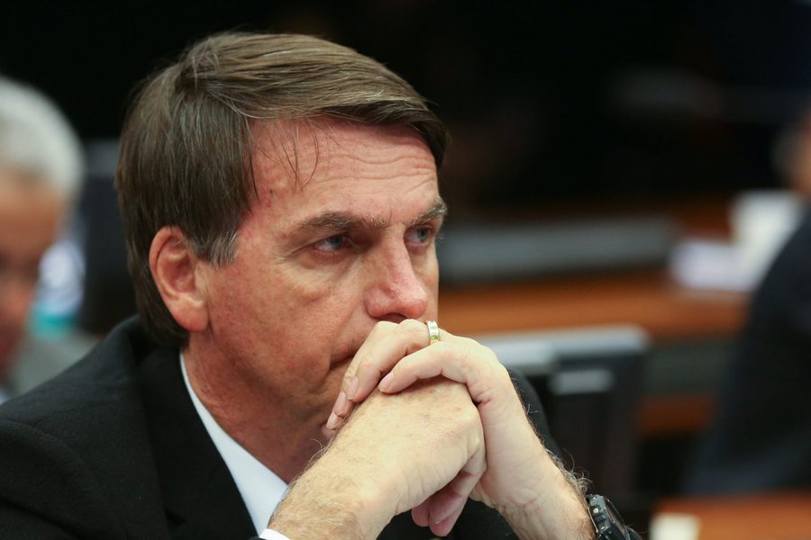 Entrada do deputado federal Jair Bolsonaro no PSL e a confirmação de que ele será o candidato da legenda à Presidência provocou a primeira baixa de grande porte na legenda; grupo Livres, de tendência libertária, que controlava 12 diretórios estaduais do PSL, disse, em nota, que está se desligando do partido; "Chegada do deputado Jair Bolsonaro, negociada à revelia dos nossos acordos, é inteiramente incompatível com o projeto do Livres de construir no Brasil uma força partidária moderna, transparente e limpa", diz a nota (Foto: Paulo Emílio) Entrada do deputado federal Jair Bolsonaro no PSL e a confirmação de que ele será o candidato da legenda à Presidência provocou a primeira baixa de grande porte na legenda; grupo Livres, de tendência libertária, que controlava 12 diretórios estaduais do PSL, disse, em nota, que está se desligando do partido; "Chegada do deputado Jair Bolsonaro, negociada à revelia dos nossos acordos, é inteiramente incompatível com o projeto do Livres de construir no Brasil uma força partidária moderna, transparente e limpa", diz a nota