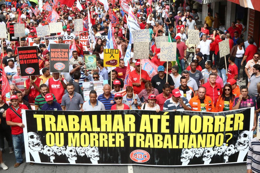 Centrais sindicais vão realizar em 19 de fevereiro um dia nacional de luta, em nova etapa da mobilização contra a proposta do governo Temer de "reforma" da Previdência Social; dirigentes de várias entidades se reuniram nesta quarta-feira (31), na sede da Força Sindical, em São Paulo, para definir as próximas atividades (Foto: Aquiles Lins) Centrais sindicais vão realizar em 19 de fevereiro um dia nacional de luta, em nova etapa da mobilização contra a proposta do governo Temer de "reforma" da Previdência Social; dirigentes de várias entidades se reuniram nesta quarta-feira (31), na sede da Força Sindical, em São Paulo, para definir as próximas atividades