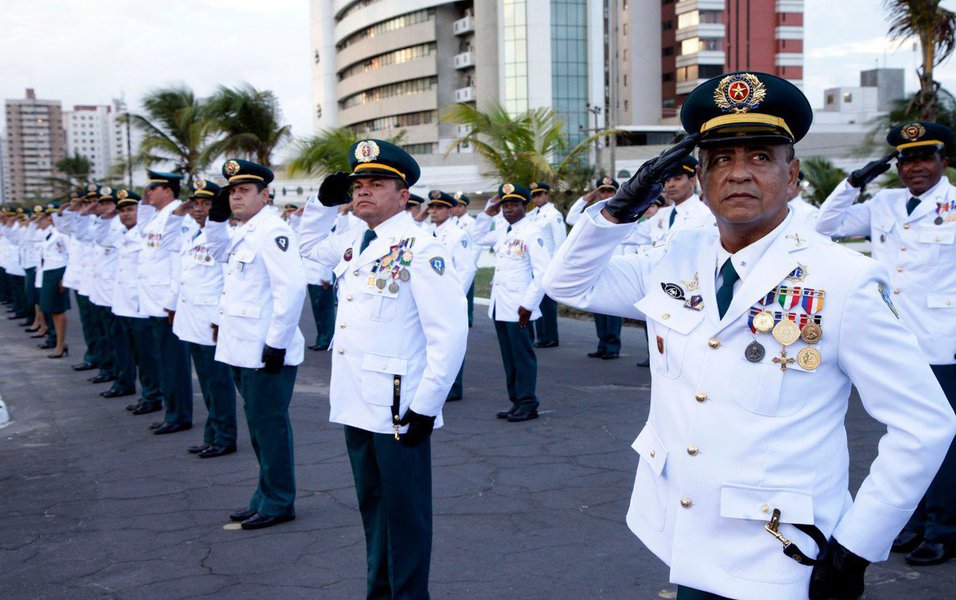 O governador em exercício, Carlos Brandão, também destacou outros avanços na segurança; “Além das pessoas se sentirem motivadas, o Governo aparelhou o quadro. No efetivo policial são mais de 3 mil policiais contratados, concursados; agora vão ingressar mais 1.200 e os salários efetivamente melhoraram” (Foto: Charles Nisz) O governador em exercício, Carlos Brandão, também destacou outros avanços na segurança; “Além das pessoas se sentirem motivadas, o Governo aparelhou o quadro. No efetivo policial são mais de 3 mil policiais contratados, concursados; agora vão ingressar mais 1.200 e os salários efetivamente melhoraram”