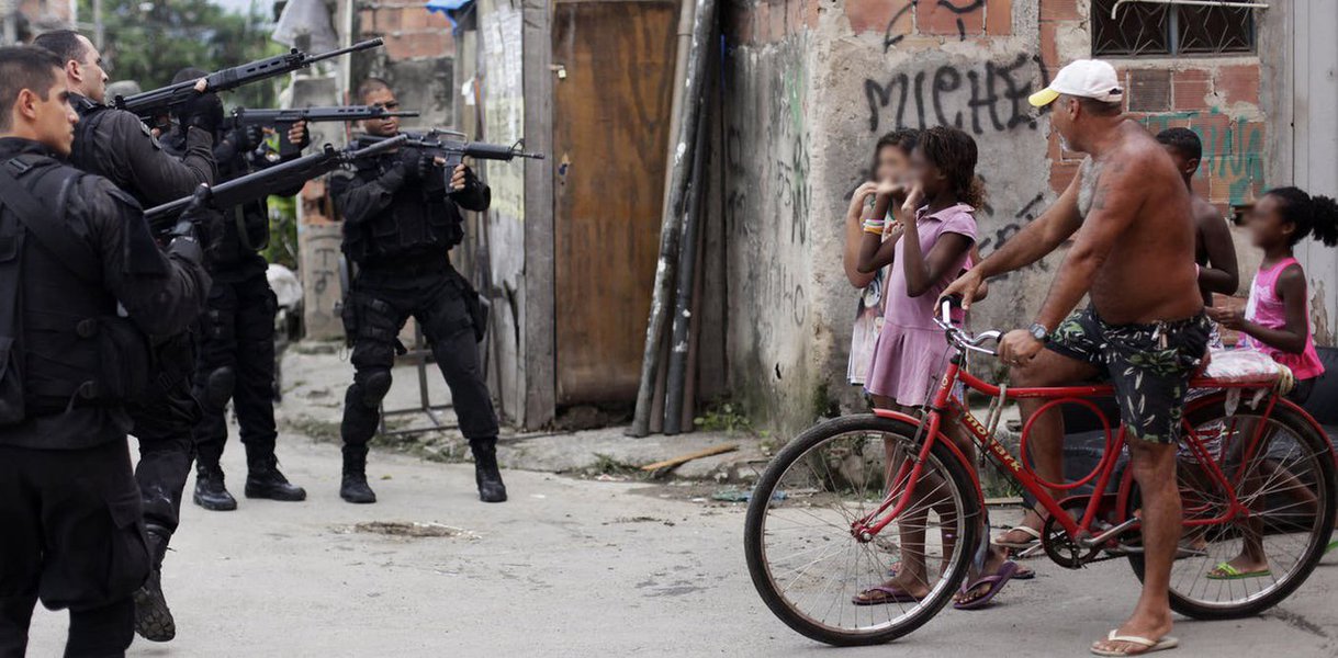 Para uma análise mais profunda e sistêmica da violência e da criminalidade é preciso discutir as causas desses fenômenos e como está estruturado o sistema de prevenção e combate aos crimes. Somente assim poderemos entender por que a violência estrutural e cultural são características históricas e persistentes em nossa sociedade (há séculos) (Foto: Robson Sávio Reis Souza) Para uma análise mais profunda e sistêmica da violência e da criminalidade é preciso discutir as causas desses fenômenos e como está estruturado o sistema de prevenção e combate aos crimes. Somente assim poderemos entender por que a violência estrutural e cultural são características históricas e persistentes em nossa sociedade (há séculos)