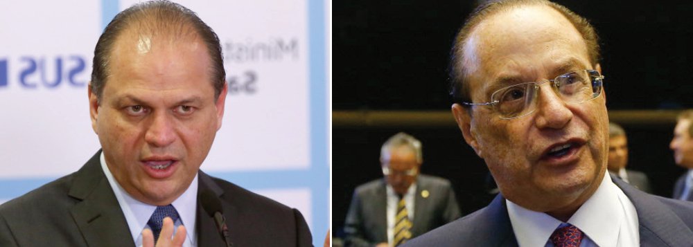 O ministro da Saúde, Ricardo Barros, criticou a prisão do deputado federal Paulo Maluf (PP-SP), do seu partido, na véspera do recesso e acusou o Judiciário de fazer "jogo político" contra o Congresso; "Essas coisas, esse uso político, a conveniência do uso político da decisão judicial, eu acho inadequada. Todos nós estamos sujeitos, hoje em dia, a sermos presos, a sermos colocados sob pressão sem qualquer motivo, sem razão específica", disse ele; "O problema é: quer mandar? Se eleja e vá mandar. Ministério Público não manda em nada, só recomenda. E eles ficam constrangendo. Não pode, não existe. E quando eles erram, jogam para debaixo do tapete. E se protegem entre eles" (Foto: Aquiles Lins) O ministro da Saúde, Ricardo Barros, criticou a prisão do deputado federal Paulo Maluf (PP-SP), do seu partido, na véspera do recesso e acusou o Judiciário de fazer "jogo político" contra o Congresso; "Essas coisas, esse uso político, a conveniência do uso político da decisão judicial, eu acho inadequada. Todos nós estamos sujeitos, hoje em dia, a sermos presos, a sermos colocados sob pressão sem qualquer motivo, sem razão específica", disse ele; "O problema é: quer mandar? Se eleja e vá mandar. Ministério Público não manda em nada, só recomenda. E eles ficam constrangendo. Não pode, não existe. E quando eles erram, jogam para debaixo do tapete. E se protegem entre eles"