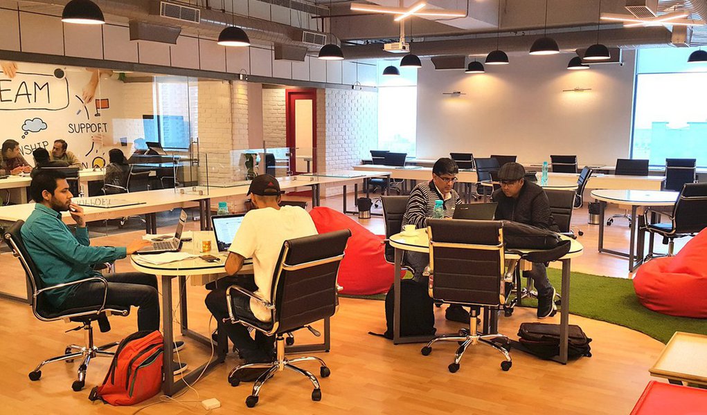 360 Coworking aposta no empreendedorismo jovem com espaço a poucos metros da USP, local tem laboratórios para prototipagem e recursos de realidade virtual que serão usadas para elaborar produtos e oferecer experiências imersivas; de acordo com Adne Righi, responsável pela abertura do espaço criativo e colaborativo, o 360 Coworking reúne diferentes formas de aprendizagem – visual, auditiva e escrita (Foto: Leonardo Lucena) 360 Coworking aposta no empreendedorismo jovem com espaço a poucos metros da USP, local tem laboratórios para prototipagem e recursos de realidade virtual que serão usadas para elaborar produtos e oferecer experiências imersivas; de acordo com Adne Righi, responsável pela abertura do espaço criativo e colaborativo, o 360 Coworking reúne diferentes formas de aprendizagem – visual, auditiva e escrita