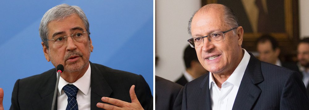 Durante a convenção do PSDB, em Salvador, o ministro Antônio Imbassahy (PSDB), da Secretaria de Governo da Presidência, disse que a candidatura do governador de São Paulo, Geraldo Alckmin, à presidência nacional do partido é um bom sinal e pode pacificar a agremiação; Imbassahy, no entanto, não quis comentar o fato do partido ter se fortalecido, ou não, com a operação comandada por Aécio Neves (PSDB) no sentido de destituir Tasso em favor do ex-governador de São Paulo, Alberto Goldman (Foto: Voney Malta) Durante a convenção do PSDB, em Salvador, o ministro Antônio Imbassahy (PSDB), da Secretaria de Governo da Presidência, disse que a candidatura do governador de São Paulo, Geraldo Alckmin, à presidência nacional do partido é um bom sinal e pode pacificar a agremiação; Imbassahy, no entanto, não quis comentar o fato do partido ter se fortalecido, ou não, com a operação comandada por Aécio Neves (PSDB) no sentido de destituir Tasso em favor do ex-governador de São Paulo, Alberto Goldman