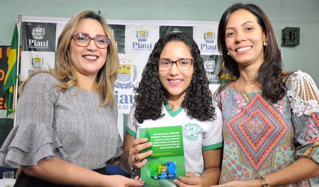 O Piauí foi novamente o estado com menor índice de candidatos que faltaram à prova do Exame Nacional do Ensino Médio (Enem) de 2017; enquanto no Brasil o índice de abstenção foi 32%, apenas 26,2% de estudantes piauienses não compareceram ao Enem; e mais uma vez os alunos da rede pública estadual contaram com o Passe Livre para chegar até os locais de prova na capital; no interior, a parceria com as empresas de transporte escolar também garantiu a ida dos estudantes às cidades onde ocorreu o exame (Foto: Voney Malta) O Piauí foi novamente o estado com menor índice de candidatos que faltaram à prova do Exame Nacional do Ensino Médio (Enem) de 2017; enquanto no Brasil o índice de abstenção foi 32%, apenas 26,2% de estudantes piauienses não compareceram ao Enem; e mais uma vez os alunos da rede pública estadual contaram com o Passe Livre para chegar até os locais de prova na capital; no interior, a parceria com as empresas de transporte escolar também garantiu a ida dos estudantes às cidades onde ocorreu o exame
