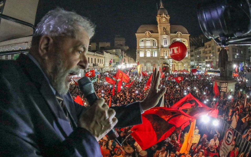 Comparem quaisquer candidatos com Lula e digam qual deles teria a capacidade de pedir, depois de eleito, paciência ao povo espoliado deste país, porque precisamos de tempo para sair desta crise brutal, que nos assola sem piedade (Foto: Tarso Genro) Comparem quaisquer candidatos com Lula e digam qual deles teria a capacidade de pedir, depois de eleito, paciência ao povo espoliado deste país, porque precisamos de tempo para sair desta crise brutal, que nos assola sem piedade