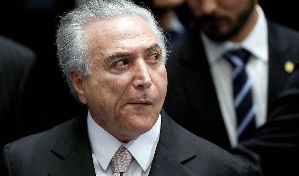 Sem alertar população, governo Temer faz recadastramento para Benefício de Prestação Continuada, visando a reduzir o número de beneficiários do programa; até agora, somente 10% dos possíveis beneficiários se recadastraram; "Por que o governo não fez campanha para que as pessoas que têm direito vão se cadastrar. Falta um mês e meio para terminar o cadastramento. Termina em 31 de dezembro. Até agora, só 10% das pessoas que têm direito nas capitais se recadastraram. É mais um ataque às políticas sociais", diz o comentarista político José Lopez Feijóo
(Foto: Charles Nisz) Sem alertar população, governo Temer faz recadastramento para Benefício de Prestação Continuada, visando a reduzir o número de beneficiários do programa; até agora, somente 10% dos possíveis beneficiários se recadastraram; "Por que o governo não fez campanha para que as pessoas que têm direito vão se cadastrar. Falta um mês e meio para terminar o cadastramento. Termina em 31 de dezembro. Até agora, só 10% das pessoas que têm direito nas capitais se recadastraram. É mais um ataque às políticas sociais", diz o comentarista político José Lopez Feijóo