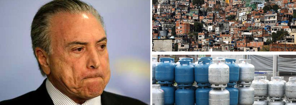 Com a alta no preço do botijão de gás, muitas famílias pobres no país estão recorrendo ao fogão a lenha, informa reportagem do UOL; com o aumento autorizado em 4 de novembro, a alta acumulada no gás desde junho chega a 54%, levando o preço do botijão a R$ 80 - metade da renda per capita de muitas famílias em comunidades carentes na periferia de Maceió (AL) (Foto: Charles Nisz) Com a alta no preço do botijão de gás, muitas famílias pobres no país estão recorrendo ao fogão a lenha, informa reportagem do UOL; com o aumento autorizado em 4 de novembro, a alta acumulada no gás desde junho chega a 54%, levando o preço do botijão a R$ 80 - metade da renda per capita de muitas famílias em comunidades carentes na periferia de Maceió (AL)