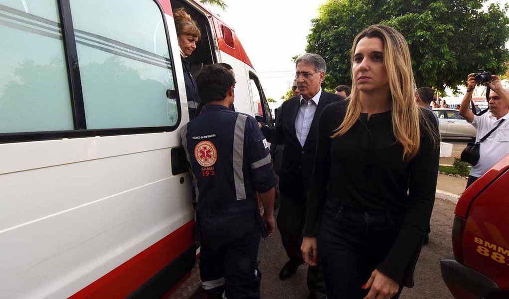 O governo federal anunciou R$ 8,7 milhões para ações de apoio à tragédia ocorrida na creche em Janaúba (MG) que já deixou 11 mortos; serão R$ 3,7 milhões destinados à construção de duas creches e conclusão de uma quadra esportiva. Na área de saúde, R$ 4 milhões vão ser destinados a dois hospitais onde as vítimas recebem atendimento e R$ 1 milhão para o reembolso de gastos da prefeitura de Janaúba (Foto: Leonardo Lucena) O governo federal anunciou R$ 8,7 milhões para ações de apoio à tragédia ocorrida na creche em Janaúba (MG) que já deixou 11 mortos; serão R$ 3,7 milhões destinados à construção de duas creches e conclusão de uma quadra esportiva. Na área de saúde, R$ 4 milhões vão ser destinados a dois hospitais onde as vítimas recebem atendimento e R$ 1 milhão para o reembolso de gastos da prefeitura de Janaúba