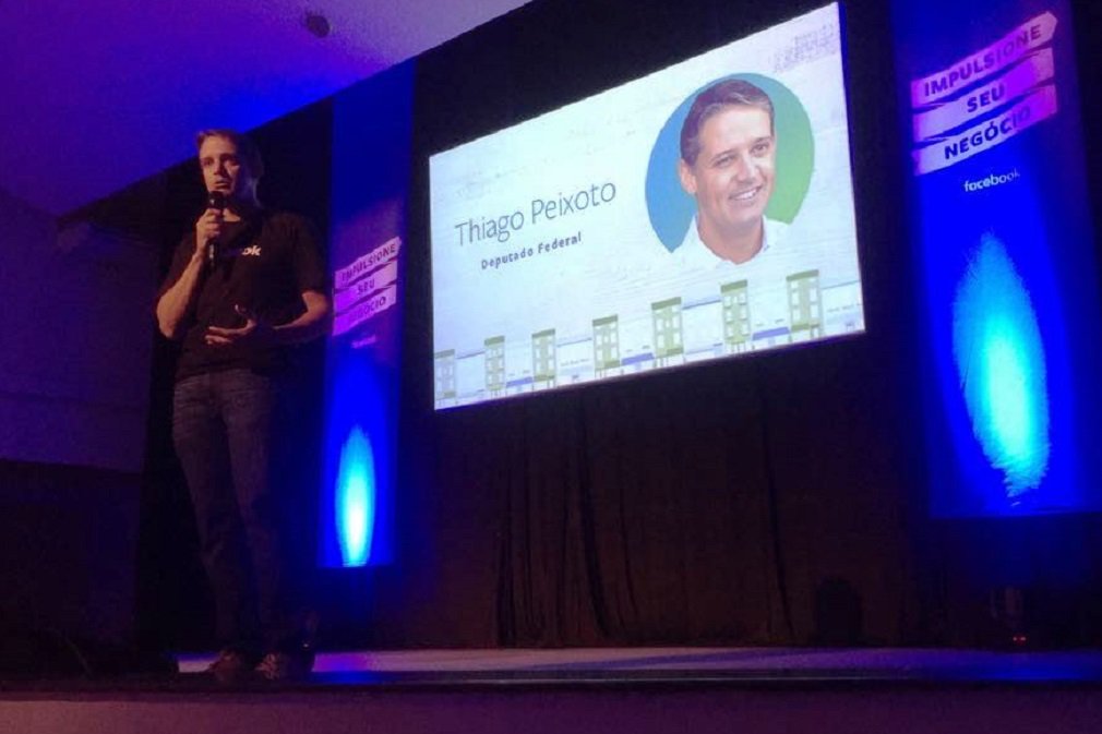 O deputado federal Thiago Peixoto (PSD-GO) destacou a necessidade das empresas, em especial de pequeno porte, estarem atentas para as oportunidades que o universo digital oferece; na abertura de um evento do Facebook de empreendedorismo nesta sexta-feira, em Goiânia, ele destacou que é fundamental que os empreendedores busquem inserção, cada vez mais, nas redes sociais como meio de ampliar seus negócios; “Em qualquer setor, quem não estiver atento a isso não vai sobreviver”, alertou (Foto: José Barbacena) O deputado federal Thiago Peixoto (PSD-GO) destacou a necessidade das empresas, em especial de pequeno porte, estarem atentas para as oportunidades que o universo digital oferece; na abertura de um evento do Facebook de empreendedorismo nesta sexta-feira, em Goiânia, ele destacou que é fundamental que os empreendedores busquem inserção, cada vez mais, nas redes sociais como meio de ampliar seus negócios; “Em qualquer setor, quem não estiver atento a isso não vai sobreviver”, alertou