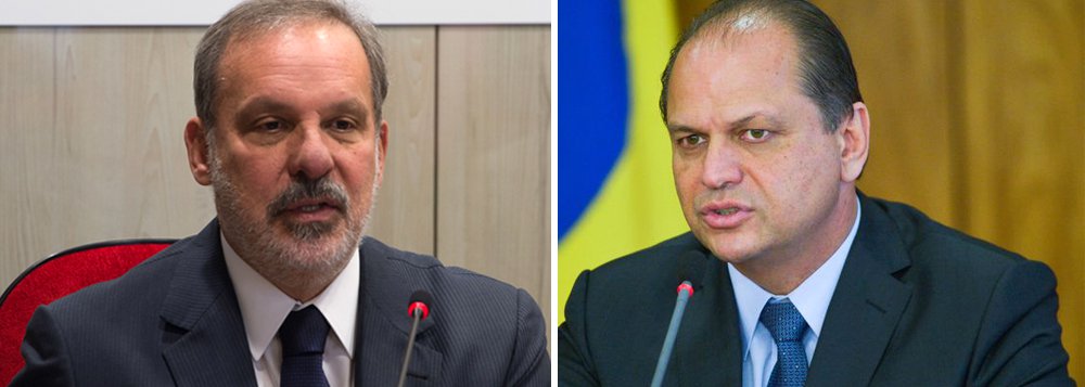 Senador Armando Monteiro (PTB-PE) acusou o ministro da Saúde, Ricardo Barros de desafiar as decisões jurídicas favoráveis à Hemobrás e de "estar solapando o posicionamento do próprio governo" a quem serve; para Armando, as tentativas do ministro para inviabilizar o projeto em Pernambuco são "recorrentes" ao insistir em retirar dela a fabricação do fator recombinante, medicamento de alta densidade tecnológica e elevado valor agregado essencial no tratamento da hemofilia; barros deseja levar a produção da unidade para sia base eleitoral, no Paraná (Foto: Paulo Emílio) Senador Armando Monteiro (PTB-PE) acusou o ministro da Saúde, Ricardo Barros de desafiar as decisões jurídicas favoráveis à Hemobrás e de "estar solapando o posicionamento do próprio governo" a quem serve; para Armando, as tentativas do ministro para inviabilizar o projeto em Pernambuco são "recorrentes" ao insistir em retirar dela a fabricação do fator recombinante, medicamento de alta densidade tecnológica e elevado valor agregado essencial no tratamento da hemofilia; barros deseja levar a produção da unidade para sia base eleitoral, no Paraná