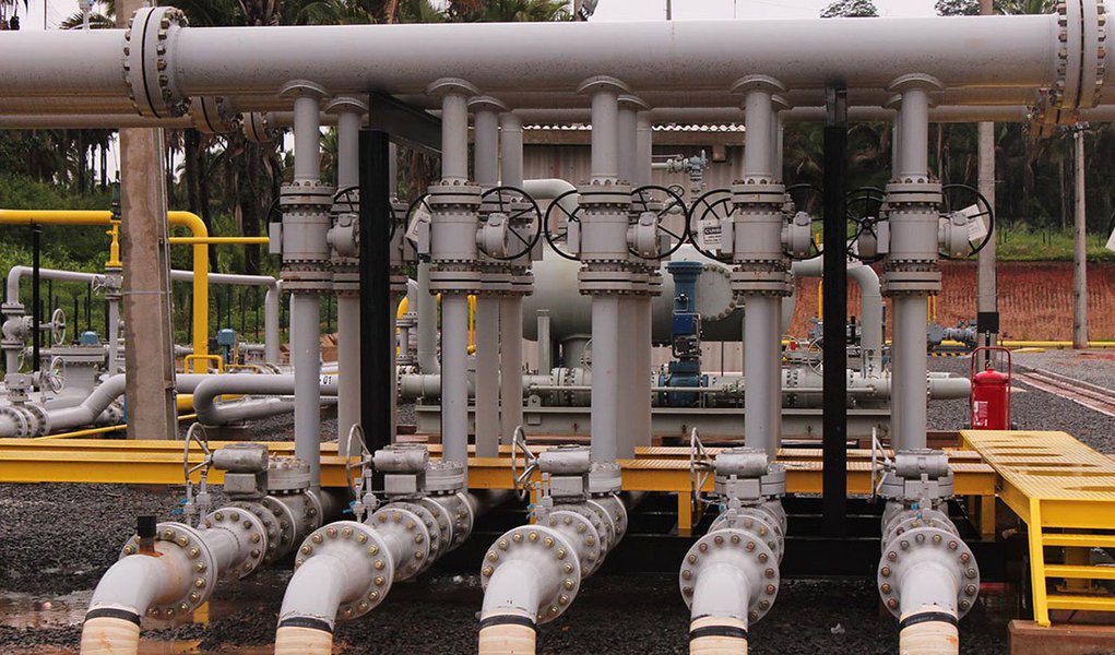 A empresa de energia Eneva iniciará a operação de seu quinto campo de gás natural no Maranhão, atualmente o segundo maior produtor de gás em terra no País. De acordo com a empresa, o campo de Gavião Azul, no município de Capinzal do Norte, a cerca de 300 quilômetros de São Luís, começa a produzir no próximo dia 30, e fornecerá combustível para o Complexo Termelétrico Parnaíba, na vizinha Santo Antônio dos Lopes; resultado de um investimento de R$ 9 bilhões, o projeto é atualmente o maior polo de geração térmica a gás do Brasil, com potência de 1,4 mil MW (Foto: Leonardo Lucena) A empresa de energia Eneva iniciará a operação de seu quinto campo de gás natural no Maranhão, atualmente o segundo maior produtor de gás em terra no País. De acordo com a empresa, o campo de Gavião Azul, no município de Capinzal do Norte, a cerca de 300 quilômetros de São Luís, começa a produzir no próximo dia 30, e fornecerá combustível para o Complexo Termelétrico Parnaíba, na vizinha Santo Antônio dos Lopes; resultado de um investimento de R$ 9 bilhões, o projeto é atualmente o maior polo de geração térmica a gás do Brasil, com potência de 1,4 mil MW