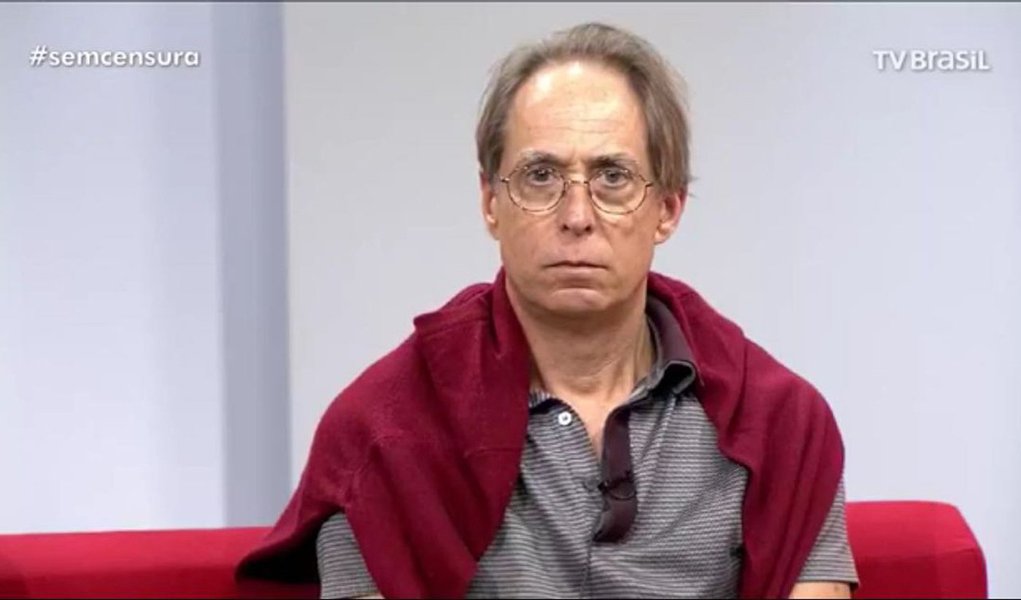Depois que o ator Pedro Cardoso se retirou ao vivo do programa Sem Censura em respeito aos grevistas da EBC e contra as manifestações racistas do presidente da empresa, Laerte Rimoli, o programa terá edições gravadas com antecedência a partir da semana que vem para evitar situações constrangedoras; (Foto: Aquiles Lins) Depois que o ator Pedro Cardoso se retirou ao vivo do programa Sem Censura em respeito aos grevistas da EBC e contra as manifestações racistas do presidente da empresa, Laerte Rimoli, o programa terá edições gravadas com antecedência a partir da semana que vem para evitar situações constrangedoras;