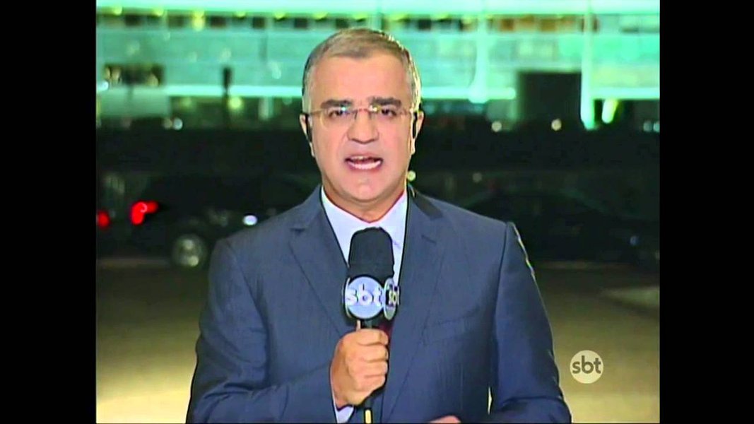 O colunista de esporte, Bruno Vicari, e a apresentadora do tempo, Carol Aguaidas, assim como o repórter/colunista de politica, Kennedy Alencar, ficaram sem função; série "Cenários 2018", na qual Alencar vinha entrevistando possíveis protagonistas das eleições do ano que vem, também foi cancelada; jornalista já havia apresentado três entrevistas, com João Doria, Fernando Haddad e Ciro Gomes; em consequência, Kennedy pediu demissão (Foto: Aquiles Lins) O colunista de esporte, Bruno Vicari, e a apresentadora do tempo, Carol Aguaidas, assim como o repórter/colunista de politica, Kennedy Alencar, ficaram sem função; série "Cenários 2018", na qual Alencar vinha entrevistando possíveis protagonistas das eleições do ano que vem, também foi cancelada; jornalista já havia apresentado três entrevistas, com João Doria, Fernando Haddad e Ciro Gomes; em consequência, Kennedy pediu demissão