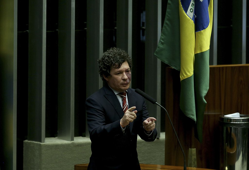 Brasília - Deputado Reginaldo Lopes (PT/MG) durante sessão de discussão do processo de impeachment de Dilma, no plenário da Câmara (Wilson Dias/Agência Brasil) (Foto: Leonardo Lucena) Brasília - Deputado Reginaldo Lopes (PT/MG) durante sessão de discussão do processo de impeachment de Dilma, no plenário da Câmara (Wilson Dias/Agência Brasil)