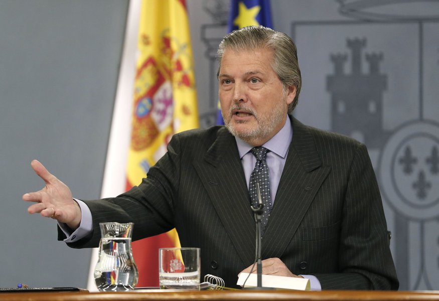 O governo espanhol disse neste sábado que seria bem-vinda a participação do presidente deposto catalão, Carles Puigdemont, nas eleições regionais que serão realizadas em dezembro; o porta-voz do governo, Íñigo Méndez de Vigo, disse à Reuters TV, que, se Puigdemont quiser continuar na política, "o que é seu direito, ele deveria se preparar para as próximas eleições"; "Tenho certeza que, se Puigdemont participar dessas eleições, ele pode exercer essa oposição democrática", disse Méndez (Foto: Romulo Faro) O governo espanhol disse neste sábado que seria bem-vinda a participação do presidente deposto catalão, Carles Puigdemont, nas eleições regionais que serão realizadas em dezembro; o porta-voz do governo, Íñigo Méndez de Vigo, disse à Reuters TV, que, se Puigdemont quiser continuar na política, "o que é seu direito, ele deveria se preparar para as próximas eleições"; "Tenho certeza que, se Puigdemont participar dessas eleições, ele pode exercer essa oposição democrática", disse Méndez