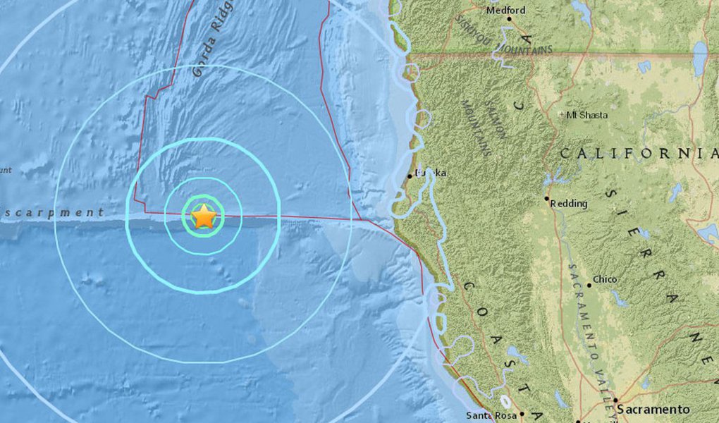 Um terremoto de magnitude 5,7 atingiu o norte da Califórnia no Oceano Pacífico, nesta sexta-feira, disse o Serviço Geológico dos Estados Unidos (USGS), sem relatos de danos ou feridos; terremoto foi rapidamente seguido por um segundo tremor de magnitude 5,6, mais perto da costa, de acordo com o USGS. O primeiro sismo foi inicialmente reportado como de magnitude 5,8 (Foto: Aquiles Lins) Um terremoto de magnitude 5,7 atingiu o norte da Califórnia no Oceano Pacífico, nesta sexta-feira, disse o Serviço Geológico dos Estados Unidos (USGS), sem relatos de danos ou feridos; terremoto foi rapidamente seguido por um segundo tremor de magnitude 5,6, mais perto da costa, de acordo com o USGS. O primeiro sismo foi inicialmente reportado como de magnitude 5,8