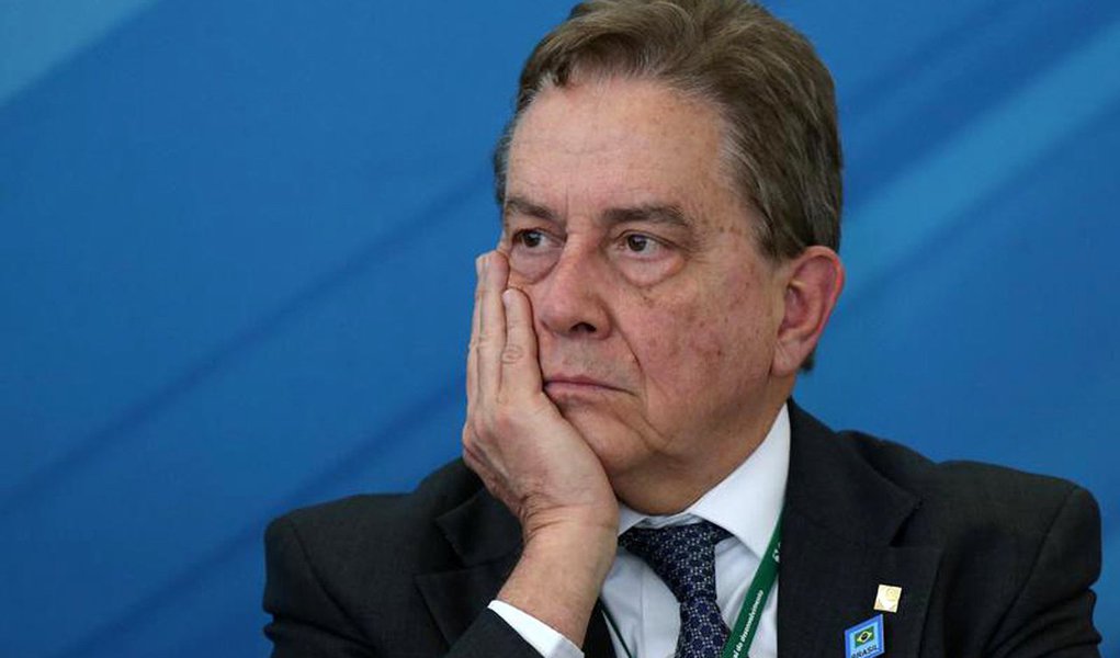 Parte da equipe econômica do governo Michel Temer, o presidente do Banco Nacional de Desenvolvimento Econômico e Social (BNDES), Paulo Rabello de Castro, virou uma espécie de "elefante em uma loja de cristais" devido às constantes críticas feitas pelo executivo contra pontos da política econômica implementadas; segundo esta ala, a permanência de Rabello no cargo atua contra o próprio governo; ministro do Planejamento, Dyogo Oliveira, porém, nega que o governo tenha intenção de trocar o comando do BNDES (Foto: Paulo Emílio) Parte da equipe econômica do governo Michel Temer, o presidente do Banco Nacional de Desenvolvimento Econômico e Social (BNDES), Paulo Rabello de Castro, virou uma espécie de "elefante em uma loja de cristais" devido às constantes críticas feitas pelo executivo contra pontos da política econômica implementadas; segundo esta ala, a permanência de Rabello no cargo atua contra o próprio governo; ministro do Planejamento, Dyogo Oliveira, porém, nega que o governo tenha intenção de trocar o comando do BNDES