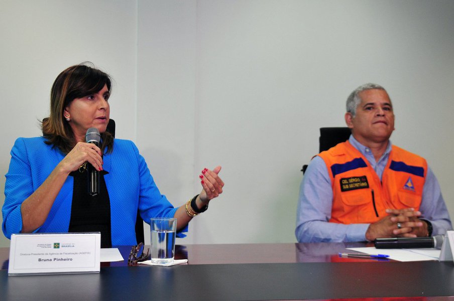 Levantamento foi divulgado pelo governo; deslizamentos, enchentes e enxurradas, entre outros problemas causados pela água, têm danos reduzidos em áreas com infraestrutura adequada; para um local ser considerado de risco, é calculada uma proporção entre ameaça e vulnerabilidade; na capital do País, há 4.733 residências em áreas de risco; a Defesa Civil calcula uma média de quatro pessoas por unidade habitacional, o que resulta em aproximadamente 19 mil moradores (ou cerca de 0,6% do DF) (Foto: Leonardo Lucena) Levantamento foi divulgado pelo governo; deslizamentos, enchentes e enxurradas, entre outros problemas causados pela água, têm danos reduzidos em áreas com infraestrutura adequada; para um local ser considerado de risco, é calculada uma proporção entre ameaça e vulnerabilidade; na capital do País, há 4.733 residências em áreas de risco; a Defesa Civil calcula uma média de quatro pessoas por unidade habitacional, o que resulta em aproximadamente 19 mil moradores (ou cerca de 0,6% do DF)