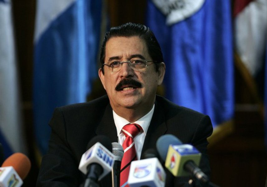 "Estamos em um estado de sítio, as pessoas nas ruas, há mortos, assassinados e o Departamento de Estado dos Estados Unidos não se pronuncia. Penso que eles endossam a fraude", diz Manuel Zelaya, alvo de um golpe em 2009, que abriu a nova onde de intervenções norte-americanas na América Latina (Foto: Leonardo Attuch) "Estamos em um estado de sítio, as pessoas nas ruas, há mortos, assassinados e o Departamento de Estado dos Estados Unidos não se pronuncia. Penso que eles endossam a fraude", diz Manuel Zelaya, alvo de um golpe em 2009, que abriu a nova onde de intervenções norte-americanas na América Latina