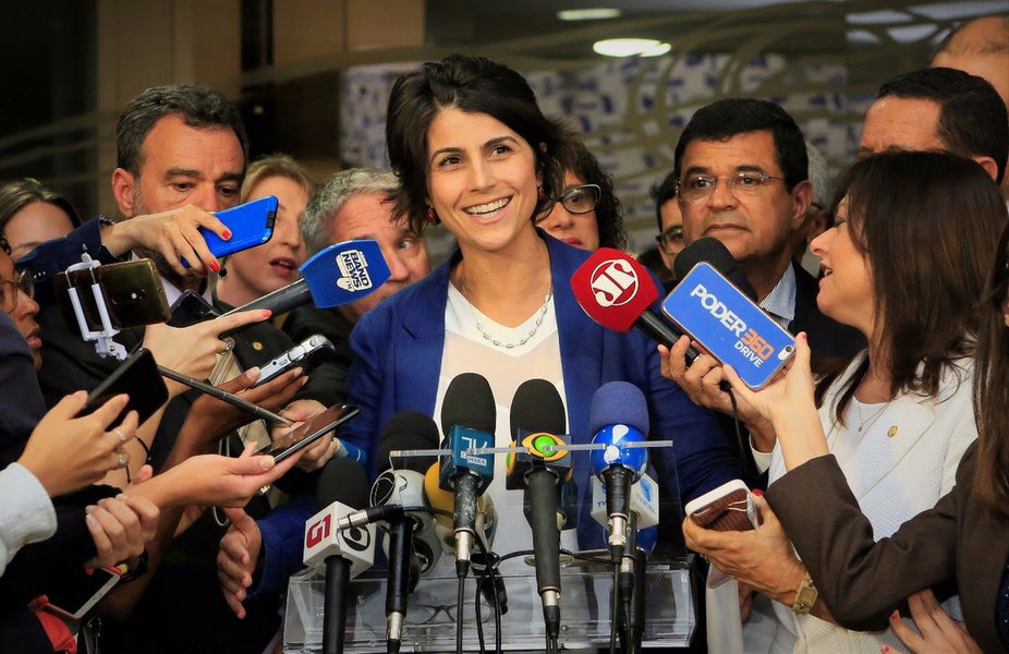 Em entrevista coletiva realizada durante o 14º Congresso do PCdoB, no qual teve oficializada sua pré-candidatura à Presidência da República, Manuela D’Ávila (PCdoB-RS) descartou a possibilidade de ser vice, numa eventual chapa com o ex-presidente Lula; “Nós lançamos candidatura para eu ser candidata à Presidência da República”, enfatizou (Foto: Leonardo Attuch) Em entrevista coletiva realizada durante o 14º Congresso do PCdoB, no qual teve oficializada sua pré-candidatura à Presidência da República, Manuela D’Ávila (PCdoB-RS) descartou a possibilidade de ser vice, numa eventual chapa com o ex-presidente Lula; “Nós lançamos candidatura para eu ser candidata à Presidência da República”, enfatizou