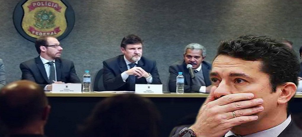"A manchete da Gazeta do Povo, de Curitiba diz tudo: “Sem a lotação esperada, filme sobre a Lava Jato estreia bem acolhido pelo público”. Tem sido assim em todo o Brasil e até mesmo na capital paranaense, cidade sede da Operação Lava Jato. Cinemas com público reduzido, provavelmente proporcional aos que se entusiasmam com a caça às bruxas que virou a empreitada dirigida por Sérgio Moro", diz matéria da Revista Fórum (Foto: José Barbacena) "A manchete da Gazeta do Povo, de Curitiba diz tudo: “Sem a lotação esperada, filme sobre a Lava Jato estreia bem acolhido pelo público”. Tem sido assim em todo o Brasil e até mesmo na capital paranaense, cidade sede da Operação Lava Jato. Cinemas com público reduzido, provavelmente proporcional aos que se entusiasmam com a caça às bruxas que virou a empreitada dirigida por Sérgio Moro", diz matéria da Revista Fórum