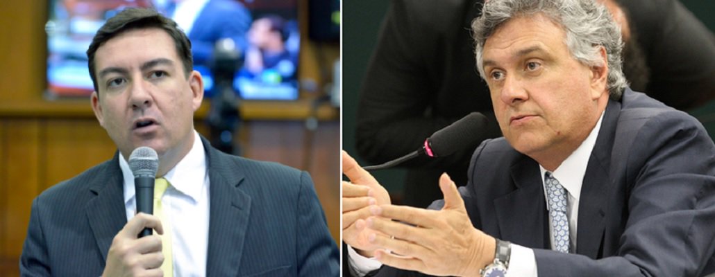 Governador em exercício, José Vitti (PSDB) disse nesta segunda-feira, em entrevista à rádio 730, que o senador Ronaldo Caiado (DEM) é bom congressista e conhecido em Goiás, mas é muito duro em suas posições para fazer a aglutinação que o governo estadual exige; Vitti afirmou que a candidatura de José Eliton (PSDB) a governador pela base aliada está consolidada; "Tudo que ele vem fazendo pelo estado afora solidificou a sua postulação"; ele acrescentou que Eliton demonstrou lealdade ao governador Marconi Perillo, tem experiência administrativa e está trabalhando muito (Foto: José Barbacena) Governador em exercício, José Vitti (PSDB) disse nesta segunda-feira, em entrevista à rádio 730, que o senador Ronaldo Caiado (DEM) é bom congressista e conhecido em Goiás, mas é muito duro em suas posições para fazer a aglutinação que o governo estadual exige; Vitti afirmou que a candidatura de José Eliton (PSDB) a governador pela base aliada está consolidada; "Tudo que ele vem fazendo pelo estado afora solidificou a sua postulação"; ele acrescentou que Eliton demonstrou lealdade ao governador Marconi Perillo, tem experiência administrativa e está trabalhando muito