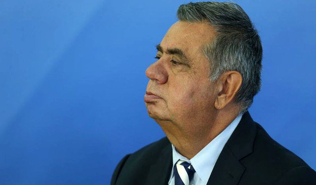 O desembargador Abel Gomes, relator da Operação Lava Jato no Tribunal Regional Federal da 2ª Região, pretende levar para a apreciação do tribunal na próxima quinta-feira (16), às 13h, os pedidos de prisão dos deputados estaduais Jorge Picciani, presidente da Alerj, Paulo Melo e Edson Albertassi; de acordo com a Procuradoria, se o colegiado do órgão acatar os pedidos de prisão, já existe jurisprudência formada pelo STF no sentido de não precisar do aval da Alerj; a Operação Cadeia Velha investiga o uso da presidência da Alerj e outros postos do Legislativo estadual para a prática de corrupção, evasão de divisas, associação criminosa e lavagem de dinheiro (Foto: Leonardo Lucena) O desembargador Abel Gomes, relator da Operação Lava Jato no Tribunal Regional Federal da 2ª Região, pretende levar para a apreciação do tribunal na próxima quinta-feira (16), às 13h, os pedidos de prisão dos deputados estaduais Jorge Picciani, presidente da Alerj, Paulo Melo e Edson Albertassi; de acordo com a Procuradoria, se o colegiado do órgão acatar os pedidos de prisão, já existe jurisprudência formada pelo STF no sentido de não precisar do aval da Alerj; a Operação Cadeia Velha investiga o uso da presidência da Alerj e outros postos do Legislativo estadual para a prática de corrupção, evasão de divisas, associação criminosa e lavagem de dinheiro