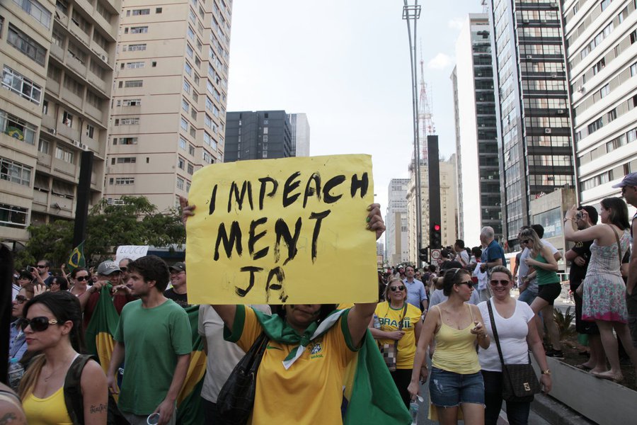 Onde estão os que embarcaram nos protestos a favor da deposição da presidenta eleita Dilma Rousseff? É cada vez maior o desmantelo econômico, social e moral que promovem os 'patriotas' da direita que não protestam nas ruas e sequer nas redes sociais (Foto: Luciana Oliveira) Onde estão os que embarcaram nos protestos a favor da deposição da presidenta eleita Dilma Rousseff? É cada vez maior o desmantelo econômico, social e moral que promovem os 'patriotas' da direita que não protestam nas ruas e sequer nas redes sociais