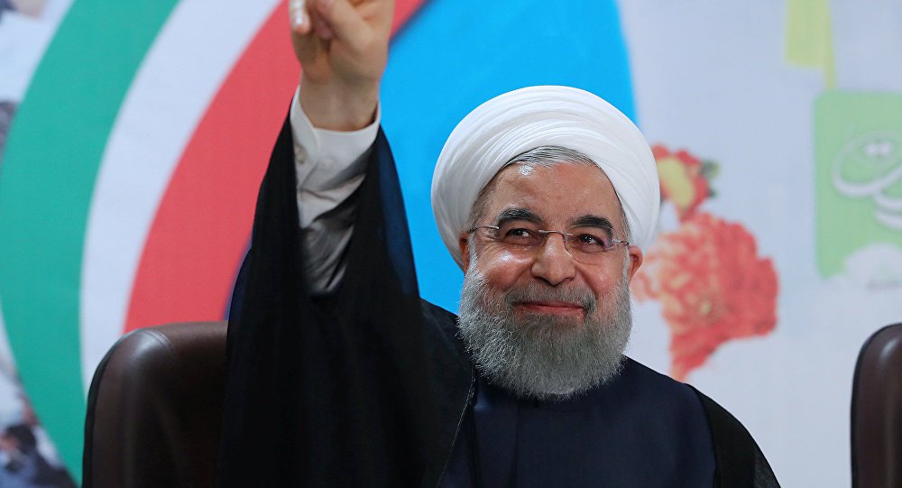 O presidente iraniano, Hassan Rouhani, assegurou ao presidente da Síria, Bashar Assad, que o Irã apoia a Síria na luta contra o terrorismo; a informação foi divulgada pelo serviço de imprensa iraniano; "A República Islâmica do Irã permanecerá com o povo da Síria e o governo sírio na luta contra o terrorismo", disse o presidente iraniano durante uma conversa telefônica com Bashar Assad; além disso, ele afirmou que "Teerã está pronto para participar ativamente da restauração da Síria" (Foto: Romulo Faro) O presidente iraniano, Hassan Rouhani, assegurou ao presidente da Síria, Bashar Assad, que o Irã apoia a Síria na luta contra o terrorismo; a informação foi divulgada pelo serviço de imprensa iraniano; "A República Islâmica do Irã permanecerá com o povo da Síria e o governo sírio na luta contra o terrorismo", disse o presidente iraniano durante uma conversa telefônica com Bashar Assad; além disso, ele afirmou que "Teerã está pronto para participar ativamente da restauração da Síria"