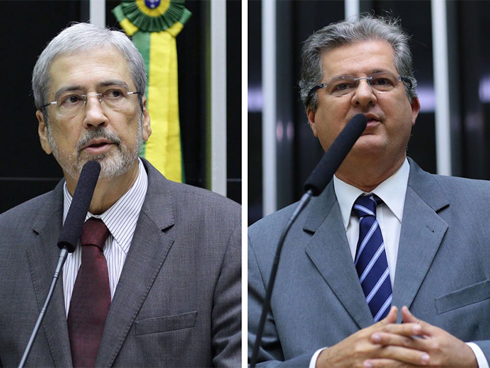 Tudo indica que o ministro da Secretaria de Governo, Antônio Imbassahy, vai continuar no cargo na reforma ministerial que Michel Temer fará em breve; e se mantiver a decisão de permanecer no governo, Imbassahy vai esgotar qualquer possibilidade de se reconciliar com o PSDB baiano, cuja maioria dos membros defende o desembarque integral do governo; "Defendo que na convenção do dia 9 de dezembro o PSDB decida sair unido do governo. Eu pessoalmente não tenho cargo nenhum no governo federal. Nada vai mudar (com a reforma)", diz o deputado Jutahy Magalhães Jr. (Foto: Romulo Faro) Tudo indica que o ministro da Secretaria de Governo, Antônio Imbassahy, vai continuar no cargo na reforma ministerial que Michel Temer fará em breve; e se mantiver a decisão de permanecer no governo, Imbassahy vai esgotar qualquer possibilidade de se reconciliar com o PSDB baiano, cuja maioria dos membros defende o desembarque integral do governo; "Defendo que na convenção do dia 9 de dezembro o PSDB decida sair unido do governo. Eu pessoalmente não tenho cargo nenhum no governo federal. Nada vai mudar (com a reforma)", diz o deputado Jutahy Magalhães Jr.