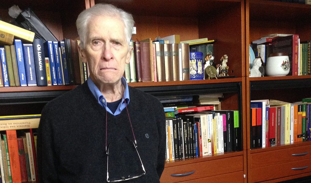 O respeitado historiador e cientista político brasileiro Luiz Alberto de Vianna Moniz Bandeira, que faleceu nesta sexta-feira, aos 81 anos, em Heildelberg, na Alemanha, de várias obras, publicadas no Brasil e em outros países, inclusive na China, onde suas obras tem tido expressivas edições nos últimos anos; em 2015, foi indicado ao Prêmio Nobel de Literatura pela União Brasileira de Escritores (UBE), em reconhecimento pelo seu trabalho como "intelectual que vem repensando o Brasil há mais de 50 anos"; confira as obras do autor (Foto: Aquiles Lins) O respeitado historiador e cientista político brasileiro Luiz Alberto de Vianna Moniz Bandeira, que faleceu nesta sexta-feira, aos 81 anos, em Heildelberg, na Alemanha, de várias obras, publicadas no Brasil e em outros países, inclusive na China, onde suas obras tem tido expressivas edições nos últimos anos; em 2015, foi indicado ao Prêmio Nobel de Literatura pela União Brasileira de Escritores (UBE), em reconhecimento pelo seu trabalho como "intelectual que vem repensando o Brasil há mais de 50 anos"; confira as obras do autor