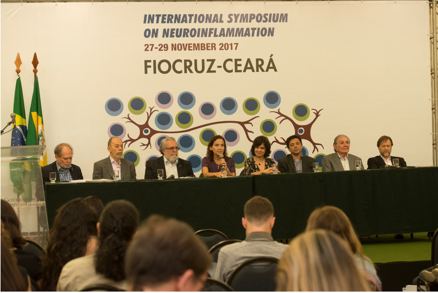 O Simpósio Internacional de Neuroinflamação, que teve início na manhã desta segunda (27), integra uma série de eventos que culminarão com a inauguração do campus da Fiocruz Ceará, no Polo Industrial e Tecnológico da Saúde, no Eusébio. "Nos próximos dias o governador Camilo Santana deve estar anunciando a data da inauguração oficial. São laboratórios de alta tecnologia que estão entre os melhores do mundo. Com essa parceria, o Ceará entra no hall de estados com base no conhecimento”, informou o secretário da Saúde estadual, Henrique Javi (Foto: Rodrigo Rocha) O Simpósio Internacional de Neuroinflamação, que teve início na manhã desta segunda (27), integra uma série de eventos que culminarão com a inauguração do campus da Fiocruz Ceará, no Polo Industrial e Tecnológico da Saúde, no Eusébio. "Nos próximos dias o governador Camilo Santana deve estar anunciando a data da inauguração oficial. São laboratórios de alta tecnologia que estão entre os melhores do mundo. Com essa parceria, o Ceará entra no hall de estados com base no conhecimento”, informou o secretário da Saúde estadual, Henrique Javi