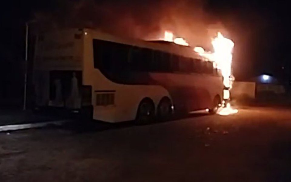 Policiais do 6º Distrito de Teresina, responsável pelos bairros da zona Sul da capital, investigam que os incêndios criminosos que aconteceram tenham relação com o crime organizado formado por detentos da Casa de Custódia; os presos de quatro pavilhões realizaram um motim que só foi controlado após a chegada da Tropa de Choque da Polícia Militar; pelo menos 15 presos ficaram feridos. Houve intensa troca de tiros (Foto: Leonardo Lucena) Policiais do 6º Distrito de Teresina, responsável pelos bairros da zona Sul da capital, investigam que os incêndios criminosos que aconteceram tenham relação com o crime organizado formado por detentos da Casa de Custódia; os presos de quatro pavilhões realizaram um motim que só foi controlado após a chegada da Tropa de Choque da Polícia Militar; pelo menos 15 presos ficaram feridos. Houve intensa troca de tiros