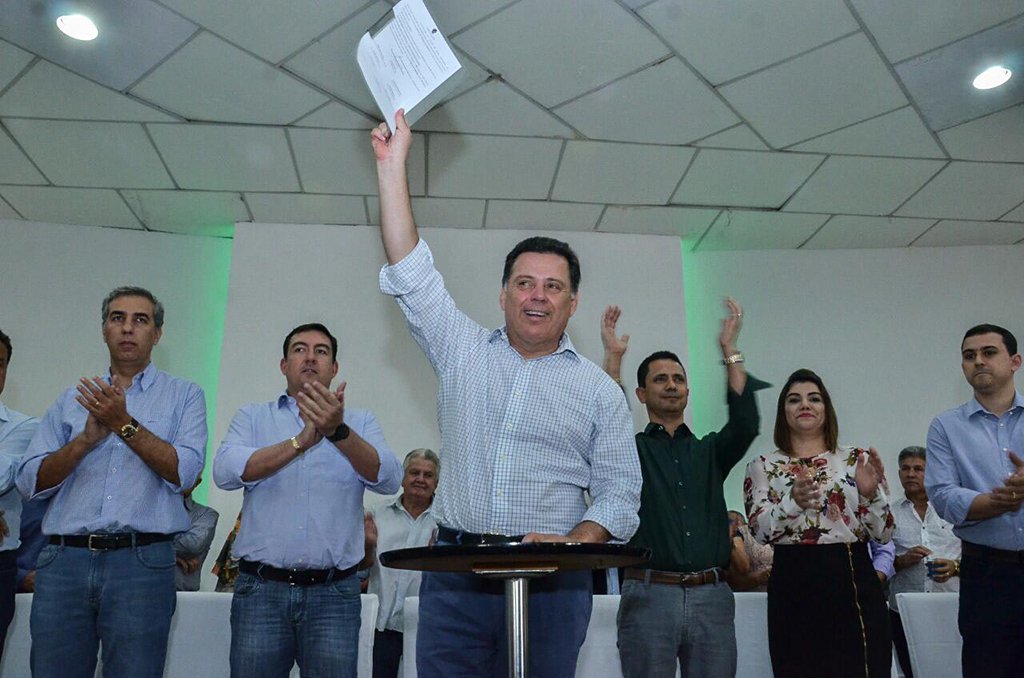 Mais de 3 mil pessoas participaram em São Luis de Montes Belos, de uma das maiores reuniões do Programa Goiás na Frente; governador Marconi Perillo assinou convênio no valor de R$ 2 milhões com o prefeito Major Eldecirio da Silva; de acordo com o chefe do executivo municipal, “Marconi dá uma aula de democracia, ao estender as mãos a todos os prefeitos, independente de bandeira política, independente de partido” (Foto: Leonardo Lucena) Mais de 3 mil pessoas participaram em São Luis de Montes Belos, de uma das maiores reuniões do Programa Goiás na Frente; governador Marconi Perillo assinou convênio no valor de R$ 2 milhões com o prefeito Major Eldecirio da Silva; de acordo com o chefe do executivo municipal, “Marconi dá uma aula de democracia, ao estender as mãos a todos os prefeitos, independente de bandeira política, independente de partido”