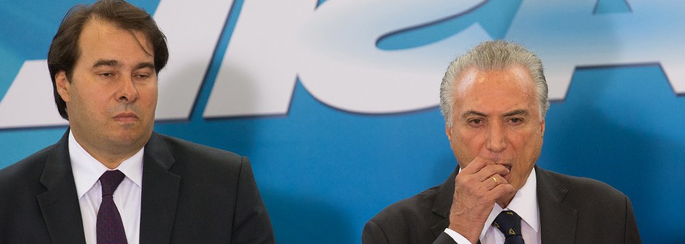 Presidente da Câmara dos Deputados, Rodrigo Maia (DEM-RJ), disse que Michel Temer acaba se colocando à frente da democracia representativa com o excesso de medidas provisórias editadas pelo Executivo; Maia, que vem criticando repetidamente o que considera ser um uso exagerado de medidas provisórias, disse que na hora das decisões difíceis, Temer tem optado pelo caminho mais fácil das MPs (Foto: Paulo Emílio) Presidente da Câmara dos Deputados, Rodrigo Maia (DEM-RJ), disse que Michel Temer acaba se colocando à frente da democracia representativa com o excesso de medidas provisórias editadas pelo Executivo; Maia, que vem criticando repetidamente o que considera ser um uso exagerado de medidas provisórias, disse que na hora das decisões difíceis, Temer tem optado pelo caminho mais fácil das MPs