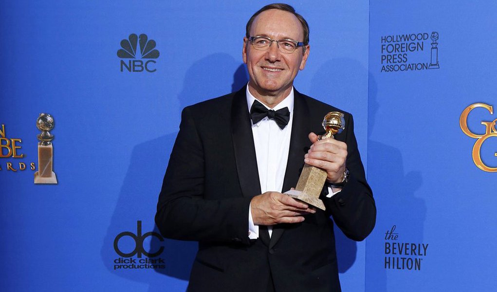 Diretor e os produtores do filme finalizado, mas ainda não divulgado, "Todo o Dinheiro do Mundo", decidiram remover Kevin Spacey da produção, escalar outro ator para seu papel e regravar suas cenas após o surgimento de denúncias de assédio sexual contra o ator; Spacey será substituído pelo veterano Christopher Plummer no papel de Jean Paul Getty, falecido magnata norte-americano do petróleo, no drama dirigido por Ridley Scott sobre o sequestro de seu neto adolescente, John Paul Getty 3º, em 1973 (Foto: Paulo Emílio) Diretor e os produtores do filme finalizado, mas ainda não divulgado, "Todo o Dinheiro do Mundo", decidiram remover Kevin Spacey da produção, escalar outro ator para seu papel e regravar suas cenas após o surgimento de denúncias de assédio sexual contra o ator; Spacey será substituído pelo veterano Christopher Plummer no papel de Jean Paul Getty, falecido magnata norte-americano do petróleo, no drama dirigido por Ridley Scott sobre o sequestro de seu neto adolescente, John Paul Getty 3º, em 1973