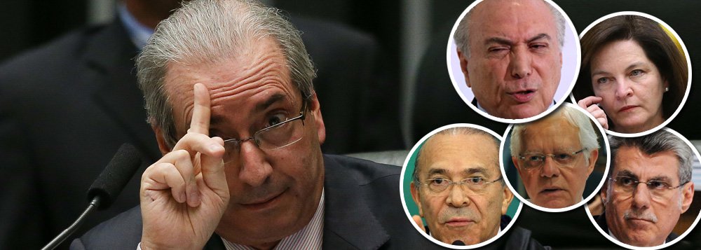 Ex-deputado Eduardo Cunha, condenado no âmbito da Operação Lava Jato, deverá tentar fechar um novo acordo de delação premiada com a equipe da nova procuradora-geral da República, Raquel Dodge; proposta, porém, só deverá ser apresentada após os cinco investigadores que faziam parte da equipe do ex-procurador geral Rodrigo Janot deixarem o grupo de trabalho; delação de Cunha é considerada como altamente explosiva,podendo implodir de vez o governo Michel Temer, já que implicaria diretamente os ministros da Secretaria Geral da Presidência, Moreira Franco, e da Casa Civil, Eliseu Padilha, além do próprio Temer e do senador Romero Jucá (PMDB-RR), que atuaram e se beneficiaram do golpe parlamentar que depôs a presidente Dilma em 2016 (Foto: Paulo Emílio) Ex-deputado Eduardo Cunha, condenado no âmbito da Operação Lava Jato, deverá tentar fechar um novo acordo de delação premiada com a equipe da nova procuradora-geral da República, Raquel Dodge; proposta, porém, só deverá ser apresentada após os cinco investigadores que faziam parte da equipe do ex-procurador geral Rodrigo Janot deixarem o grupo de trabalho; delação de Cunha é considerada como altamente explosiva,podendo implodir de vez o governo Michel Temer, já que implicaria diretamente os ministros da Secretaria Geral da Presidência, Moreira Franco, e da Casa Civil, Eliseu Padilha, além do próprio Temer e do senador Romero Jucá (PMDB-RR), que atuaram e se beneficiaram do golpe parlamentar que depôs a presidente Dilma em 2016