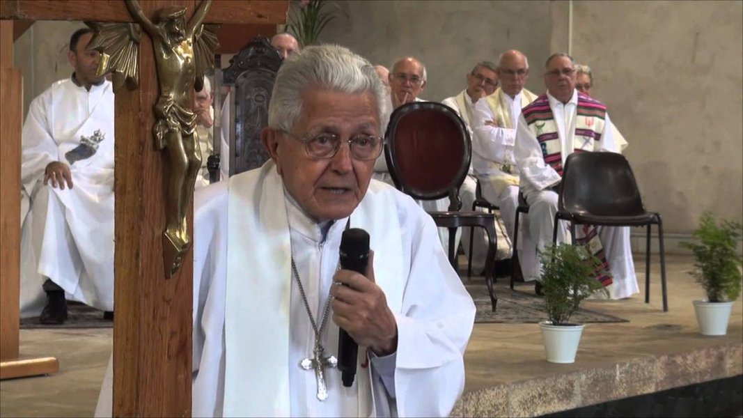 No lançamento da 23a edição do Grito dos Excluídos, o bispo emérito de Blumenau, Dom Angélico Sândalo Bernardino, criticou a retirada de direitos promovida pelo governo Temer; "O que acontece no país é uma pouca vergonha. É preciso uma reforma do comportamento das autoridades, uma revolução ética", defendeu o religioso nesta quinta-feira (31) (Foto: Charles Nisz) No lançamento da 23a edição do Grito dos Excluídos, o bispo emérito de Blumenau, Dom Angélico Sândalo Bernardino, criticou a retirada de direitos promovida pelo governo Temer; "O que acontece no país é uma pouca vergonha. É preciso uma reforma do comportamento das autoridades, uma revolução ética", defendeu o religioso nesta quinta-feira (31)