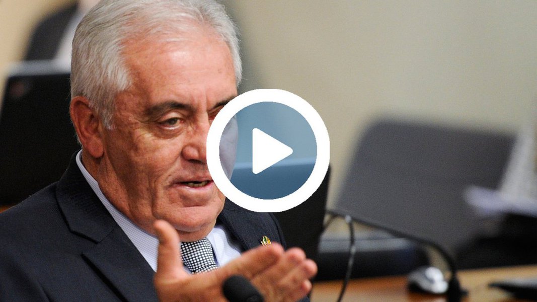 Após discutir com o presidente da Comissão Parlamentar Mista de Inquérito (CPMI) da JBS, senador Ataídes Oliveira (PSDB-TO), o senador Otto Alencar (PSD-BA) chamou a Comissão de farsa chapa branca; após o deputado Carlos Marun (PMDB-MS) ser escolhido relator da CPMI, Alencar discutiu com o colega tucano e deixou o local após bater com força a porta do plenário (Foto: Charles Nisz) Após discutir com o presidente da Comissão Parlamentar Mista de Inquérito (CPMI) da JBS, senador Ataídes Oliveira (PSDB-TO), o senador Otto Alencar (PSD-BA) chamou a Comissão de farsa chapa branca; após o deputado Carlos Marun (PMDB-MS) ser escolhido relator da CPMI, Alencar discutiu com o colega tucano e deixou o local após bater com força a porta do plenário