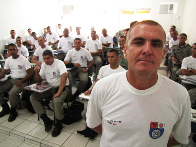 A Procuradoria-Geral do Estado (PGE) deve sugerir veto ao polêmico projeto de lei que estipula a idade máxima para ingresso na Polícia Militar; argumento é que a iniciativa deve ser vetada por "vício de iniciativa”; ou seja, a lei foi emendada com base em uma emenda parlamentar, o que não poderia acontecer porque isso diz respeito à organização do Estado (Foto: Voney Malta) A Procuradoria-Geral do Estado (PGE) deve sugerir veto ao polêmico projeto de lei que estipula a idade máxima para ingresso na Polícia Militar; argumento é que a iniciativa deve ser vetada por "vício de iniciativa”; ou seja, a lei foi emendada com base em uma emenda parlamentar, o que não poderia acontecer porque isso diz respeito à organização do Estado