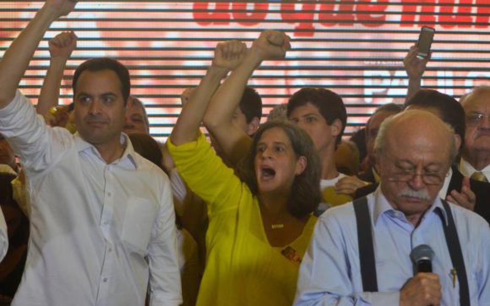 Descontando a receita preparada no interior da cozinha da Casa Grande, é preciso atentar para as características do momento político que ora atravessamos, seja no Estado ou no país. O destino político incerto dessa oligarquia em relação à sucessão presidencial, e o governo ruinoso e impopular do atual gestor da capitania (hereditária?) (Foto: Michel Zaidan) Descontando a receita preparada no interior da cozinha da Casa Grande, é preciso atentar para as características do momento político que ora atravessamos, seja no Estado ou no país. O destino político incerto dessa oligarquia em relação à sucessão presidencial, e o governo ruinoso e impopular do atual gestor da capitania (hereditária?)