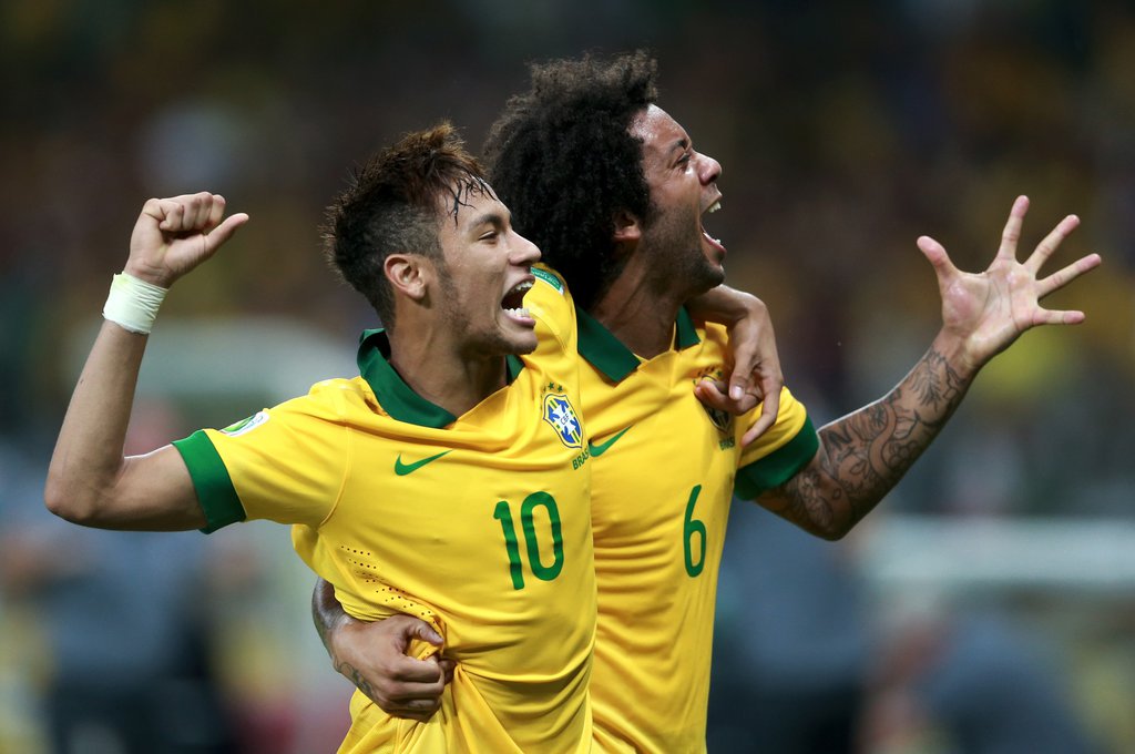 O atacante Neymar, do Paris Saint-Germain, e o lateral Marcelo, do Real Madrid, são os brasileiros concorrendo ao prêmio de melhor jogador do mundo da Fifa; no topo da lista, como favoritos, estão o português Cristiano Ronaldo, do Real Madrid, e o argentino Lionel Messi, do Barcelona; clube com mais jogadores entre os 24 indicados é o Real Madrid, atual campeão europeu (Foto: Charles Nisz) O atacante Neymar, do Paris Saint-Germain, e o lateral Marcelo, do Real Madrid, são os brasileiros concorrendo ao prêmio de melhor jogador do mundo da Fifa; no topo da lista, como favoritos, estão o português Cristiano Ronaldo, do Real Madrid, e o argentino Lionel Messi, do Barcelona; clube com mais jogadores entre os 24 indicados é o Real Madrid, atual campeão europeu