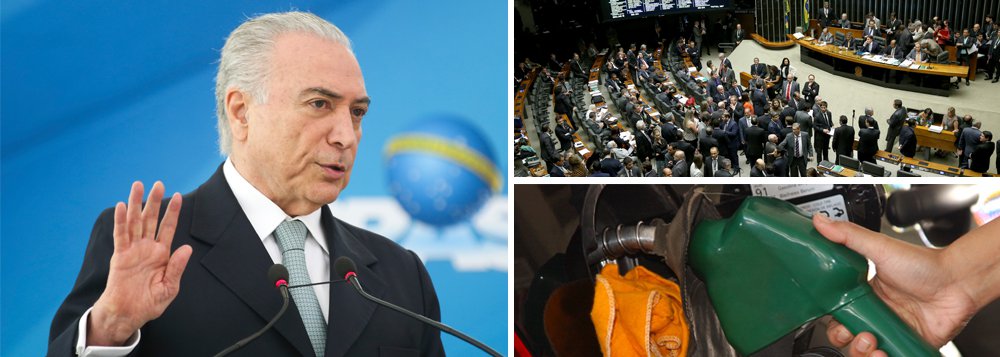 Visando barrar o andamento da segunda denúncia na Câmara dos Deputados, Michel Temer cedeu às pressões de membros das bancadas ligadas aos setores sucroalcooleiro e de biodiesel e irá antecipar o aumento da mistura obrigatória do biodiesel ao diesel comum, de 8% para 10%, vendido ao consumidor final; as duas bancadas somam mais de 130 parlamentares e o anúncio deverá ser feito em outubro, mesmo mês em que o plenário da Câmara votará a abertura ou não do pedido de investigação contra Temer feito pela Procuradoria Geral da República (Foto: Paulo Emílio) Visando barrar o andamento da segunda denúncia na Câmara dos Deputados, Michel Temer cedeu às pressões de membros das bancadas ligadas aos setores sucroalcooleiro e de biodiesel e irá antecipar o aumento da mistura obrigatória do biodiesel ao diesel comum, de 8% para 10%, vendido ao consumidor final; as duas bancadas somam mais de 130 parlamentares e o anúncio deverá ser feito em outubro, mesmo mês em que o plenário da Câmara votará a abertura ou não do pedido de investigação contra Temer feito pela Procuradoria Geral da República