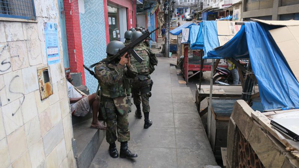 Rio de Janeiro - Militares fazem cerco à Rocinha após tiroteio entre traficantes e policiais (Vladimir Platonow/Agência Brasil) (Foto: Leonardo Lucena) Rio de Janeiro - Militares fazem cerco à Rocinha após tiroteio entre traficantes e policiais (Vladimir Platonow/Agência Brasil)
