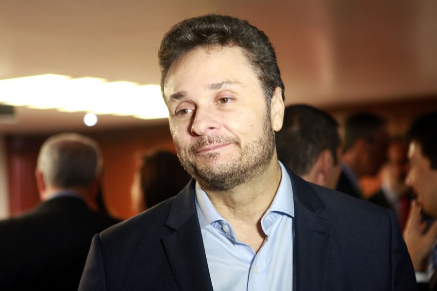 O secretário estadual da Fazenda, Manoel Vitório, afirmou que o governo estadual está “perplexo” com a falta de liberação do empréstimo de R$ 600 milhões pelo Banco do Brasil; o titular da pasta classificou a situação como “inédita”; “Não tenho notícia de nada igual no passado. O banco assinou, a União deu o aval. Nós já fizemos o pedido de desembolso e, até agora, o banco não fez o desembolso e não explica o porquê”, disse Vitório (Foto: Leonardo Lucena) O secretário estadual da Fazenda, Manoel Vitório, afirmou que o governo estadual está “perplexo” com a falta de liberação do empréstimo de R$ 600 milhões pelo Banco do Brasil; o titular da pasta classificou a situação como “inédita”; “Não tenho notícia de nada igual no passado. O banco assinou, a União deu o aval. Nós já fizemos o pedido de desembolso e, até agora, o banco não fez o desembolso e não explica o porquê”, disse Vitório