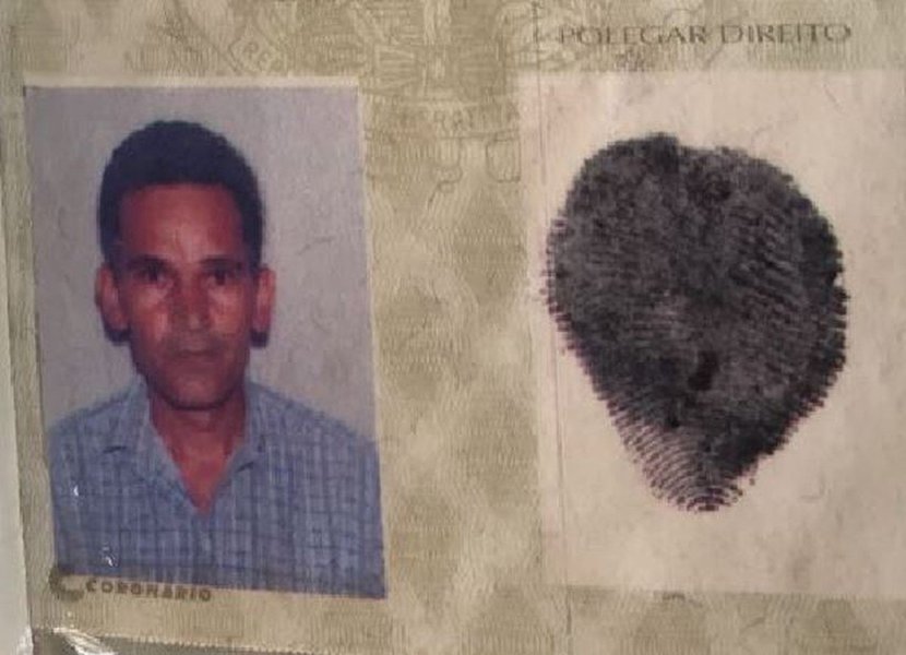 O vigia Damião Soares dos Santos, que ateou fogo em crianças de uma creche em Janaúba, no Norte de Minas Gerais, nesta quinta-feira (5) morreu por volta de 14h50; segundo a Polícia Militar, ele jogou álcool nas crianças e nele mesmo e, em seguida, ateou fogo. Quatro crianças de 4 anos morreram no local; ele era funcionário efetivo da prefeitura desde 2008 (Foto: Aquiles Lins) O vigia Damião Soares dos Santos, que ateou fogo em crianças de uma creche em Janaúba, no Norte de Minas Gerais, nesta quinta-feira (5) morreu por volta de 14h50; segundo a Polícia Militar, ele jogou álcool nas crianças e nele mesmo e, em seguida, ateou fogo. Quatro crianças de 4 anos morreram no local; ele era funcionário efetivo da prefeitura desde 2008
